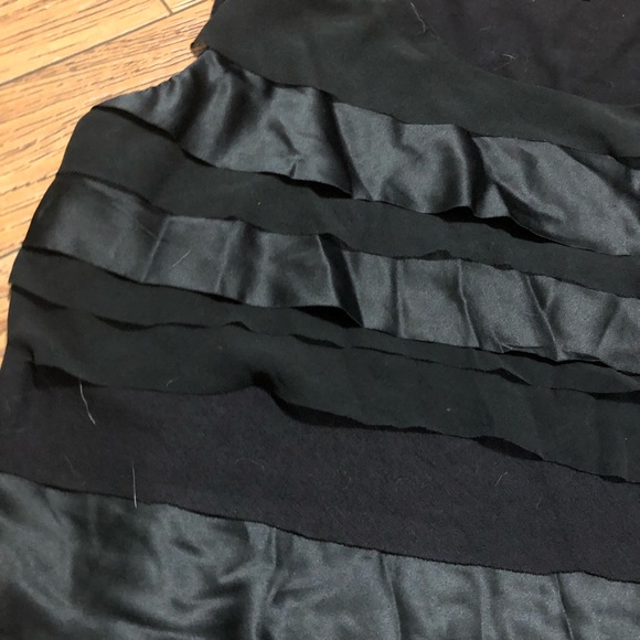 Black ruffled tank - Picture 3 of 4